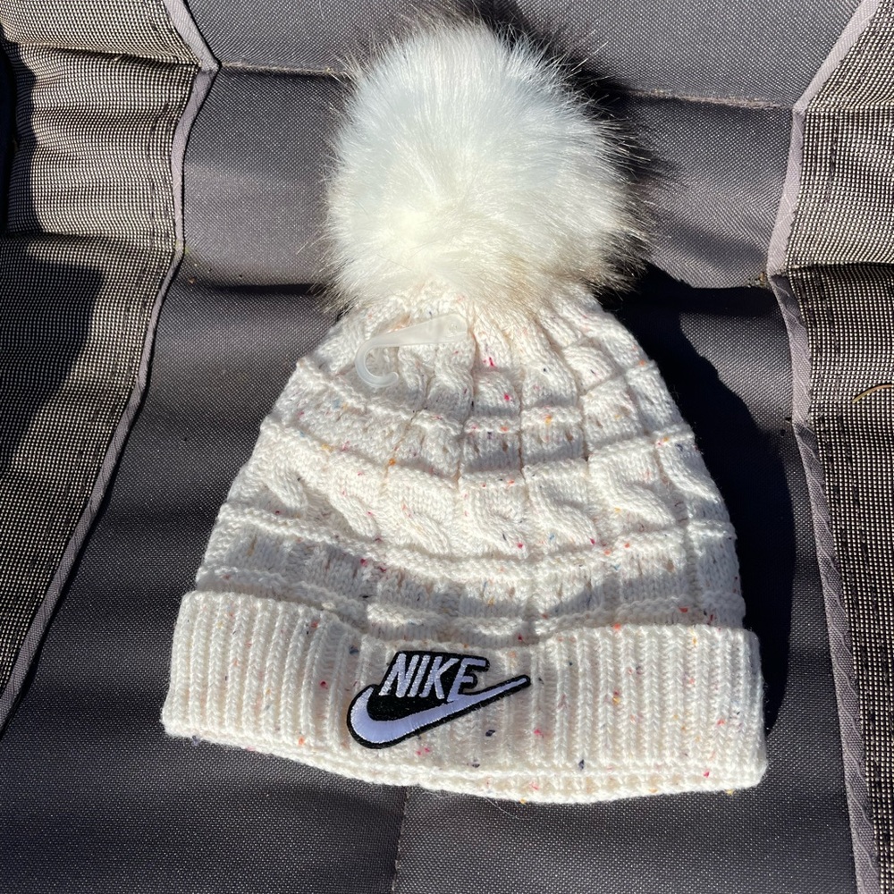 Nike beanie hat w Pom Pom (white w color speckles)